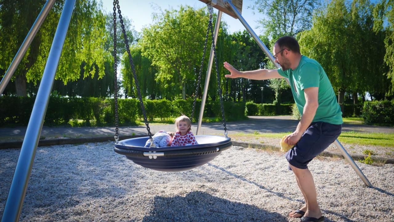 Camping Des Loisirs Evron Évron Exterior foto