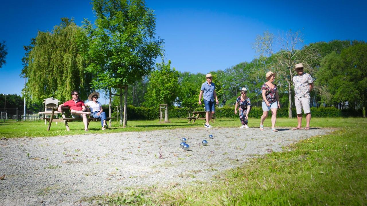 Camping Des Loisirs Evron Évron Exterior foto