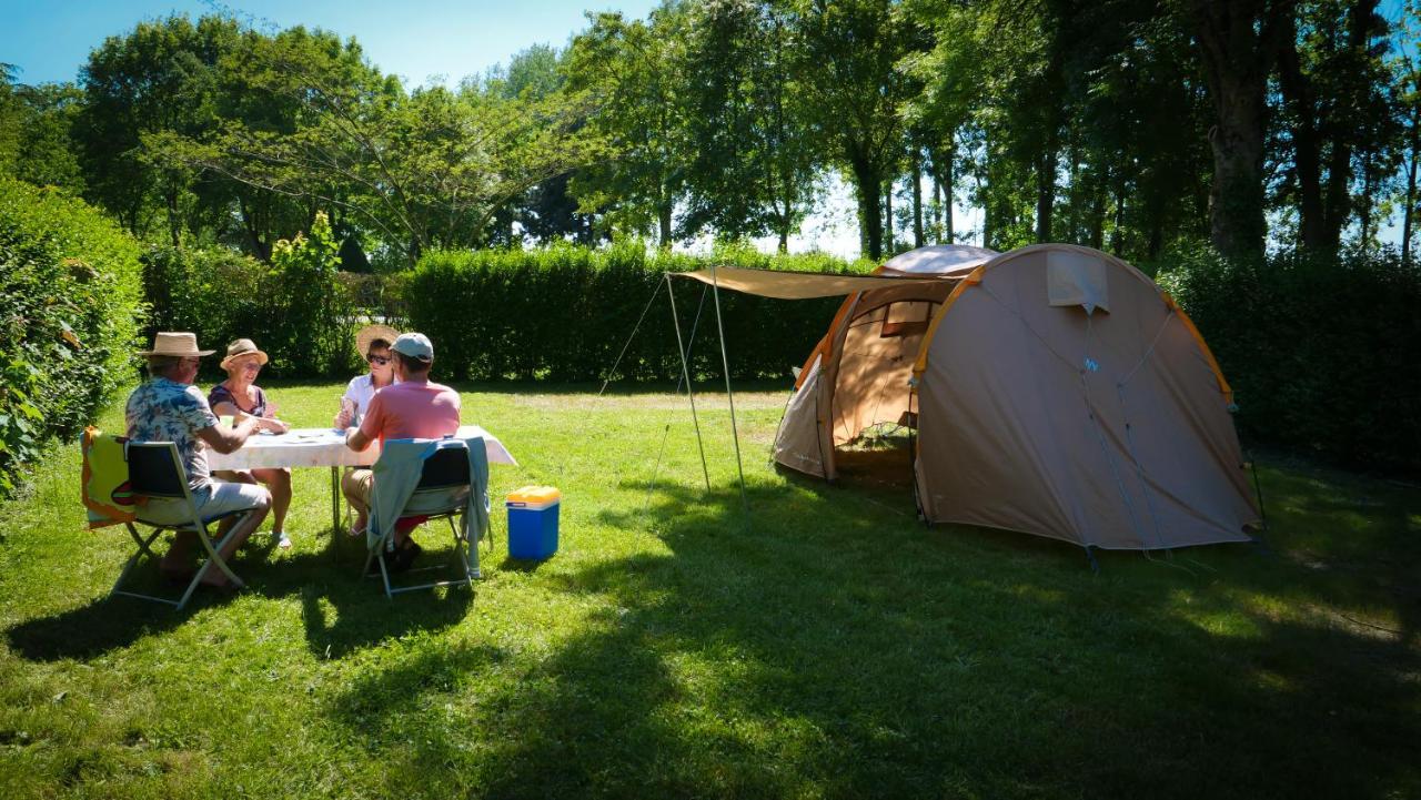 Camping Des Loisirs Evron Évron Exterior foto